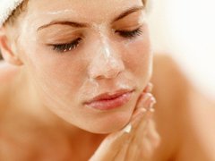 Cách rửa mặt bằng sữa rửa mặt đúng cách mà an toàn cho làn da